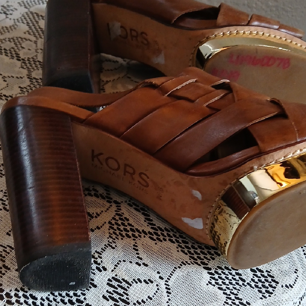 Michael Kors Brown Leather Heels with Woven Design - Picture 4 of 9